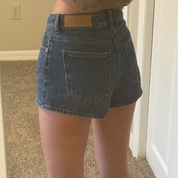 PacSun Women's Blue Mom Denim Shorts - Picture 4 of 4